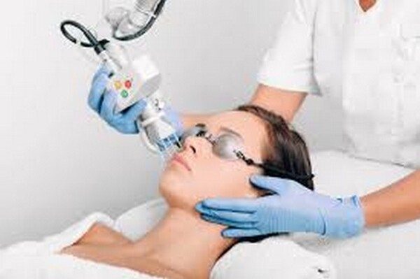 Các phương pháp điều trị bằng công nghệ laser tại các clinic